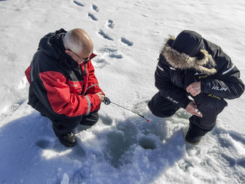 Guide to ice fishing gambling game